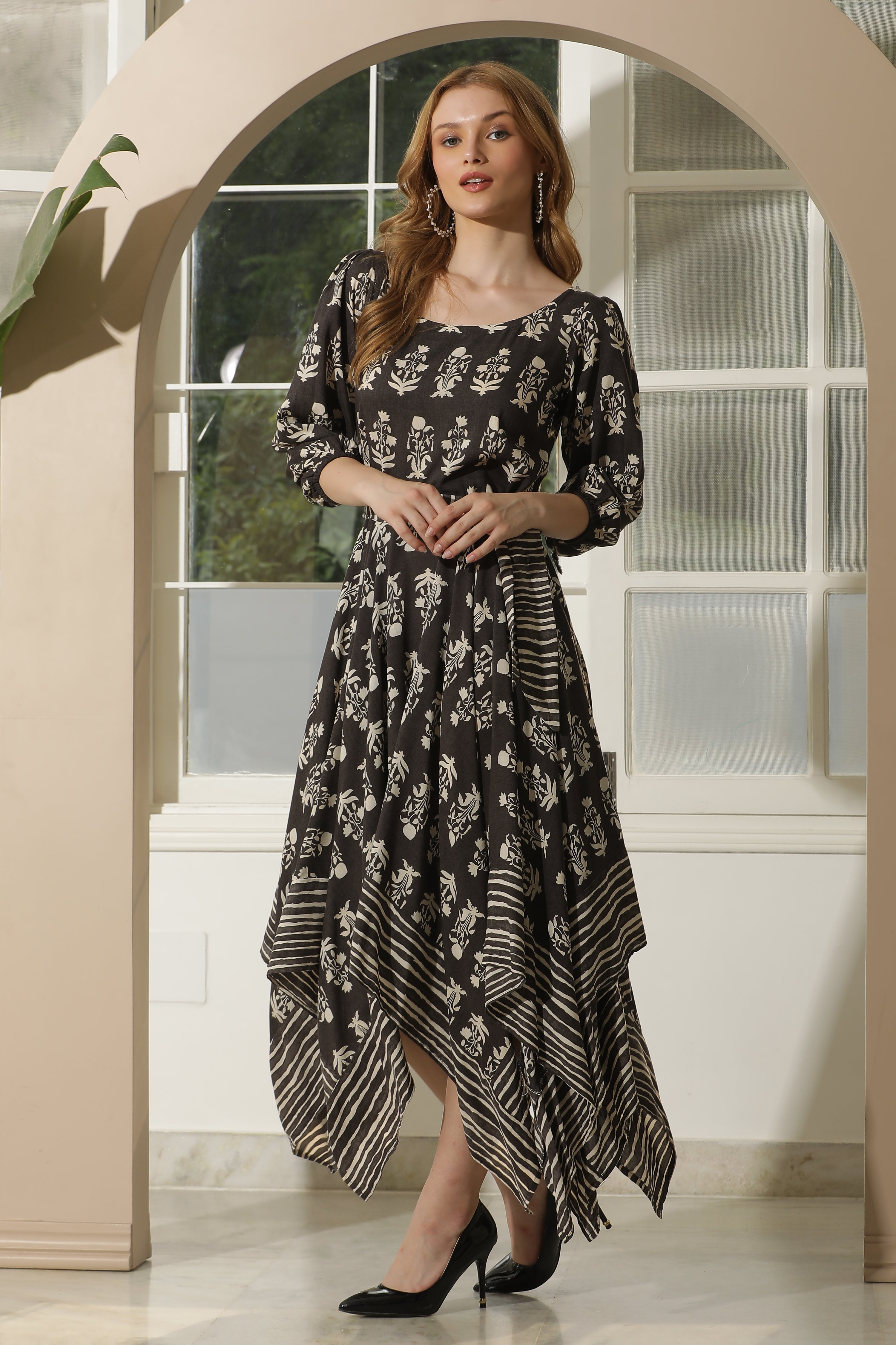 BLACK HANDKERCHIEF PRINTED DRESS